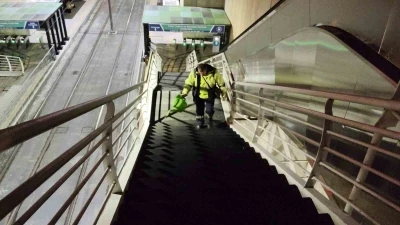 Kocaeli&rsquo;de &uuml;st ge&ccedil;itlerdeki buzlanmaya &ouml;zel sol&uuml;syonla m&uuml;dahale ediliyor
