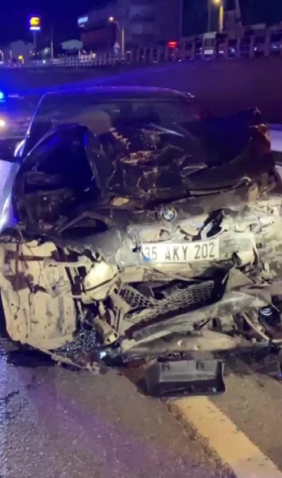 Kocaeli&rsquo;de zincirleme kaza: 4 ara&ccedil; birbirine girdi, 3 yaralı
