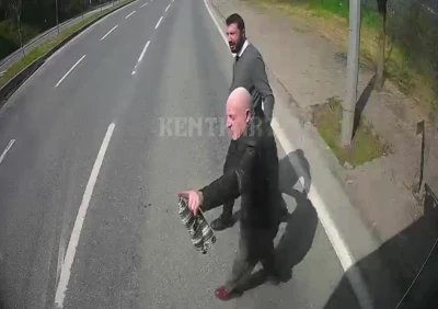 Kocaeli&rsquo;nde otob&uuml;s şof&ouml;r&uuml;n&uuml;n &ouml;rnek davranışı kamerada
