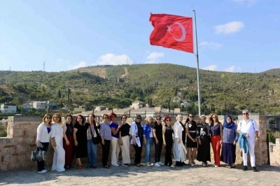 Kocaeli’nin kadın muhtarları yüzlerce yıllık tarihi yapıları gezdi
