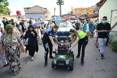 Kocaeli polisinden l&ouml;semi hastası minik Halime&rsquo;ye bayram s&uuml;rprizi
