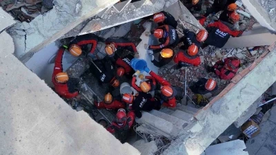 Kocaeli Valisi Aktaş: &quot;Bir vatandaşımızın sesini aldık, 9 bina tedbiren tahliye edildi&quot;
