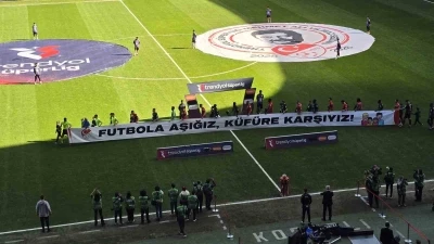 Kocaelispor - Gaziantep FK ma&ccedil;ında anlamlı pankartlar
