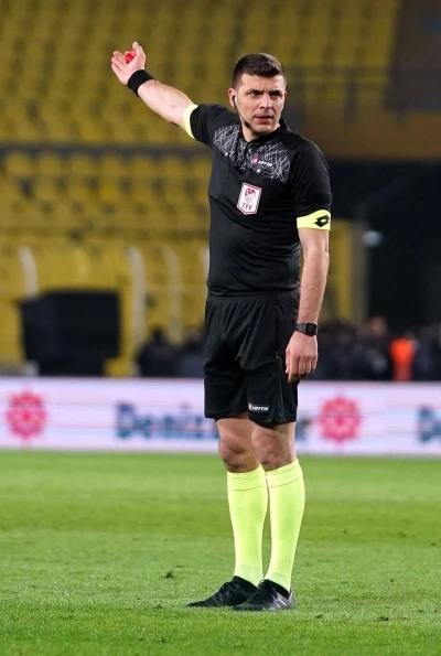 Kocaelispor - Kayserispor  maçının VAR’ı Ümit Öztürk oldu
