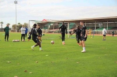 Kocaelispor’un başarılı futbolcusu Joseph Nonge: &quot;Hocamız nerede isterse oynarım&quot;
