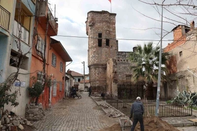 Ko&ccedil;arlı&rsquo;da tarihi kule sokağında &ccedil;alışmalar başladı
