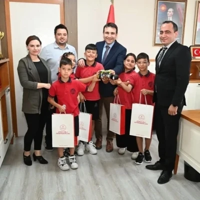 Ko&ccedil;arlı&rsquo;nın &rsquo;Neşe Robot&rsquo;u T&uuml;rkiye &uuml;&ccedil;&uuml;nc&uuml;s&uuml; oldu
