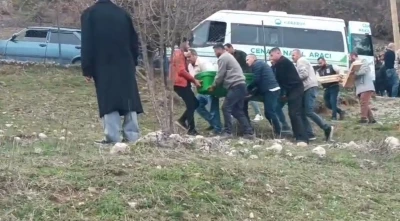 Kocası toprağa kendisi de hapse girdi
