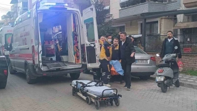 Kocasını evde &ouml;l&uuml; bulunca baygınlık ge&ccedil;irdi: Yakınları ulaşamayınca itfaiyeyi aradı
