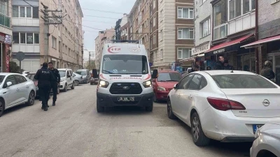 Kollarından ve kafasından yaralanan gen&ccedil; hastaneye kaldırıldı, fail aranıyor
