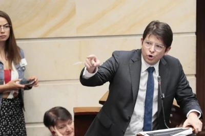 Kolombiya’da 15 yaşındaki çocuk tarafından suikaste uğrayan başkan adayı hayatını kaybetti
