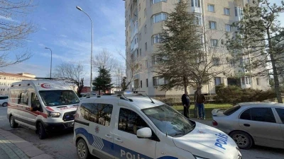 Komşular arasındaki bı&ccedil;aklı kavga kanlı bitti: 4 yaralı
