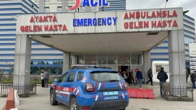 Komşuların g&uuml;r&uuml;lt&uuml; kavgası kanlı bitti: 2 yaralı
