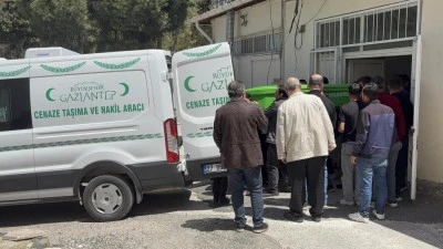 Komşusu tarafından bı&ccedil;aklanan gen&ccedil; hayatını kaybetti