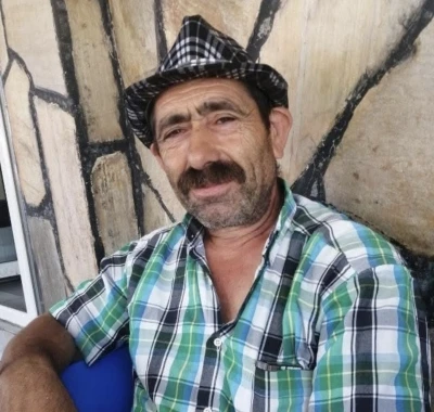 Komşusuna ağaç kesiminde yardım ederken hayatını kaybetti
