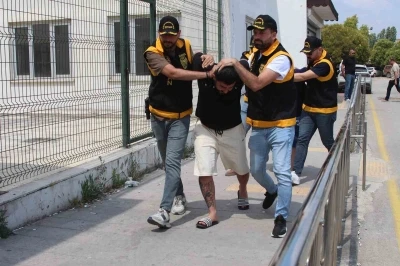 Komşusunun evine kurşun yağdıran ş&uuml;pheli, 500 saatlik kamera incelemesiyle yakalandı
