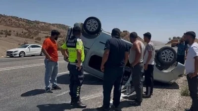 Kontrolden çıkan araç devrildi, emniyet kemeri hayat kurtardı
