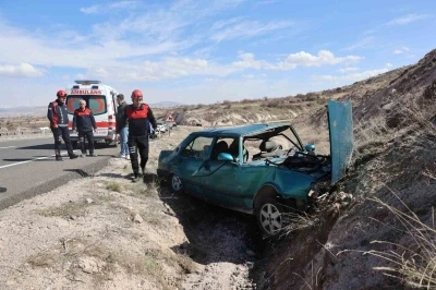 Kontrolden &ccedil;ıkan Fiat Tofaş otomobil karşı şeride ge&ccedil;ti: 1 yaralı
