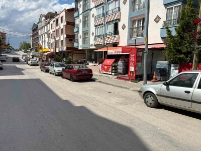 Kontrolden &ccedil;ıkan kamyoneti i&ccedil;ine atlayarak durdurmayı başaran fırıncı facianın &ouml;n&uuml;ne ge&ccedil;ti
