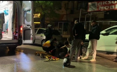 Kontrolden &ccedil;ıkan motosiklet devrildi, s&uuml;r&uuml;c&uuml;s&uuml; yaralandı
