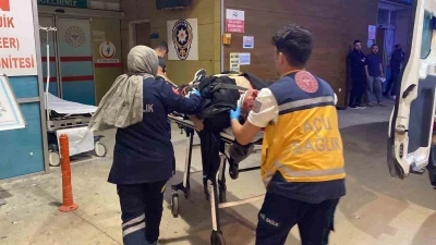 Kontrolden çıkan motosiklet kaldırma çarptı : 1 ağır yaralı
