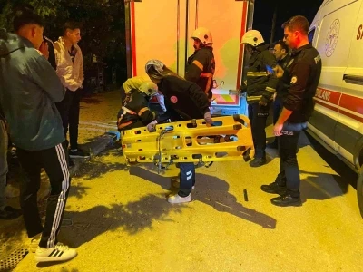 Kontrolden &ccedil;ıkan motosiklet, park halindeki kamyonun altına girdi: 1 &ouml;l&uuml;
