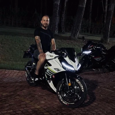 Kontrolden &ccedil;ıkan motosikletin s&uuml;r&uuml;c&uuml;s&uuml; kurtarılamadı
