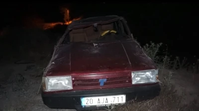 Kontrolden &ccedil;ıkan otomobil dereye d&uuml;şt&uuml;: 2 yaralı
