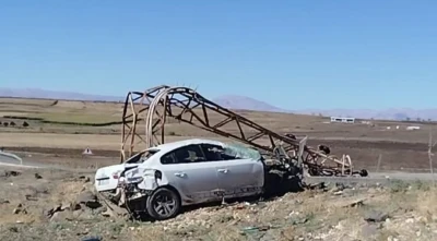 Kontrolden çıkan otomobil elektrik direğini devirdi: 1 yaralı
