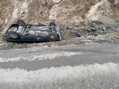 Kontrolden &ccedil;ıkan otomobil takla attı; 2 yaralı
