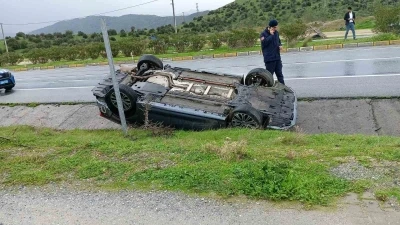 Kontrolden &ccedil;ıkan otomobil ters d&ouml;nd&uuml;: 1 yaralı
