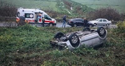 Kontrolden &ccedil;ıkan otomobil ters d&ouml;nd&uuml;: 1 yaralı
