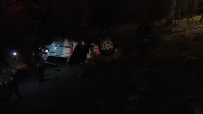 Kontrolden çıkan otomobil zeytin tarlasına girdi: 1 yaralı
