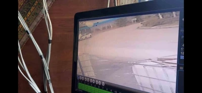 Kontrolden &ccedil;ıkan otomobilin &ccedil;arptığı tırın deposu patladı
