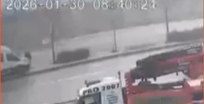 Kontrolden &ccedil;ıkan servis ref&uuml;je &ccedil;ıktı: &Ouml;l&uuml;mden saniyelerle kurtuluş kamerada