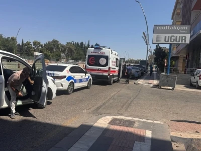 Kontrolden &ccedil;ıkarak devrilen motosikletin s&uuml;r&uuml;c&uuml;s&uuml; yaralandı
