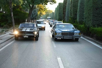 Konya Büyükşehir’den huzurevindeki büyüklere klasik araçlar ve açık hava sinemasıyla nostaljik sürpriz
