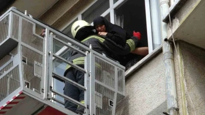 Konya&rsquo;da binada &ccedil;ıkan yangında mahsur kalan 5&rsquo;i &ccedil;ocuk 8 kişi ekiplerce kurtarıldı
