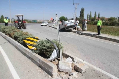 Konya’da devrilen otomobilin sürücüsü yaralandı
