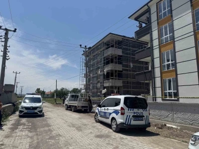Konya&rsquo;da elektrik akımına kapılan iş&ccedil;i 4&rsquo;&uuml;nc&uuml; kattan d&uuml;şt&uuml;
