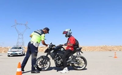 Konya’da jandarmanın dron ile yaptığı denetimlerde 15 sürücüye ceza kesildi
