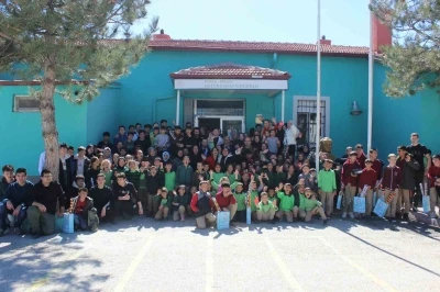 Konya&rsquo;da &ouml;ğrencilere bayram &ouml;ncesi bayram sevinci yaşattılar
