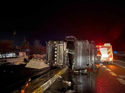 Konya&rsquo;da otomobil tır ile &ccedil;arpıştı: 1 yaralı
