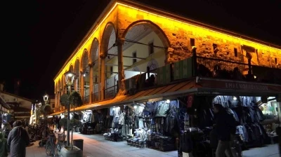 Konya&rsquo;da Ramazan ayının son teravihinde camiler doldu
