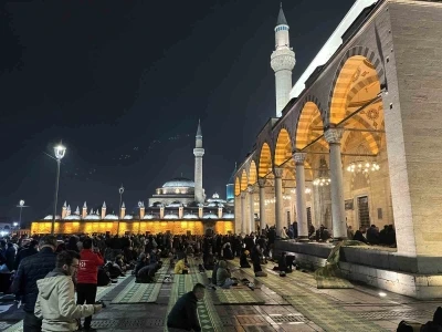 Konya&rsquo;da Regaib Kandili&rsquo;nde eller semaya a&ccedil;ıldı

