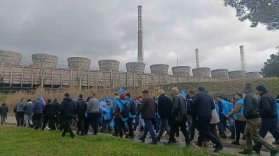 Konya Şeker&rsquo;e bağlı Soma Termik Santrali&rsquo;nde iş&ccedil;iler sokağa d&ouml;k&uuml;ld&uuml;
