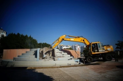 Konyaaltı&rsquo;nda parklardaki havuzlar kaldırılıp yeri yeşil alan olacak
