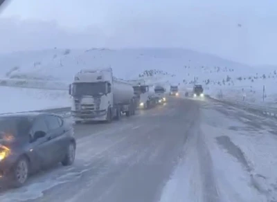 Kop Dağı Ge&ccedil;idi yoğun kar ve tipi nedeniyle ulaşıma kapandı
