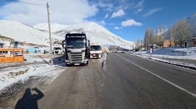 Kop Dağı&rsquo;nda buzlanma: Ağır tonajlı ara&ccedil;ların ge&ccedil;işine izin verilmiyor
