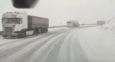 Kop Ge&ccedil;idi&rsquo;nde kar ve tipi ulaşımı zorlaştırdı

